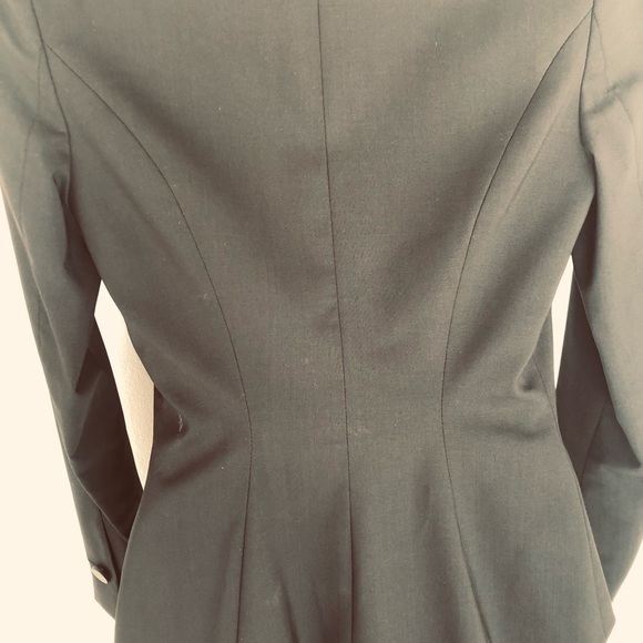 Structured Black Single-Button Tailored Blazer. Size 0 - Picture 4 of 14